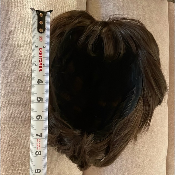 NWT 9/8” short brown wig very subtle golden lights layered shaped waved bangs DP - Picture 13 of 15